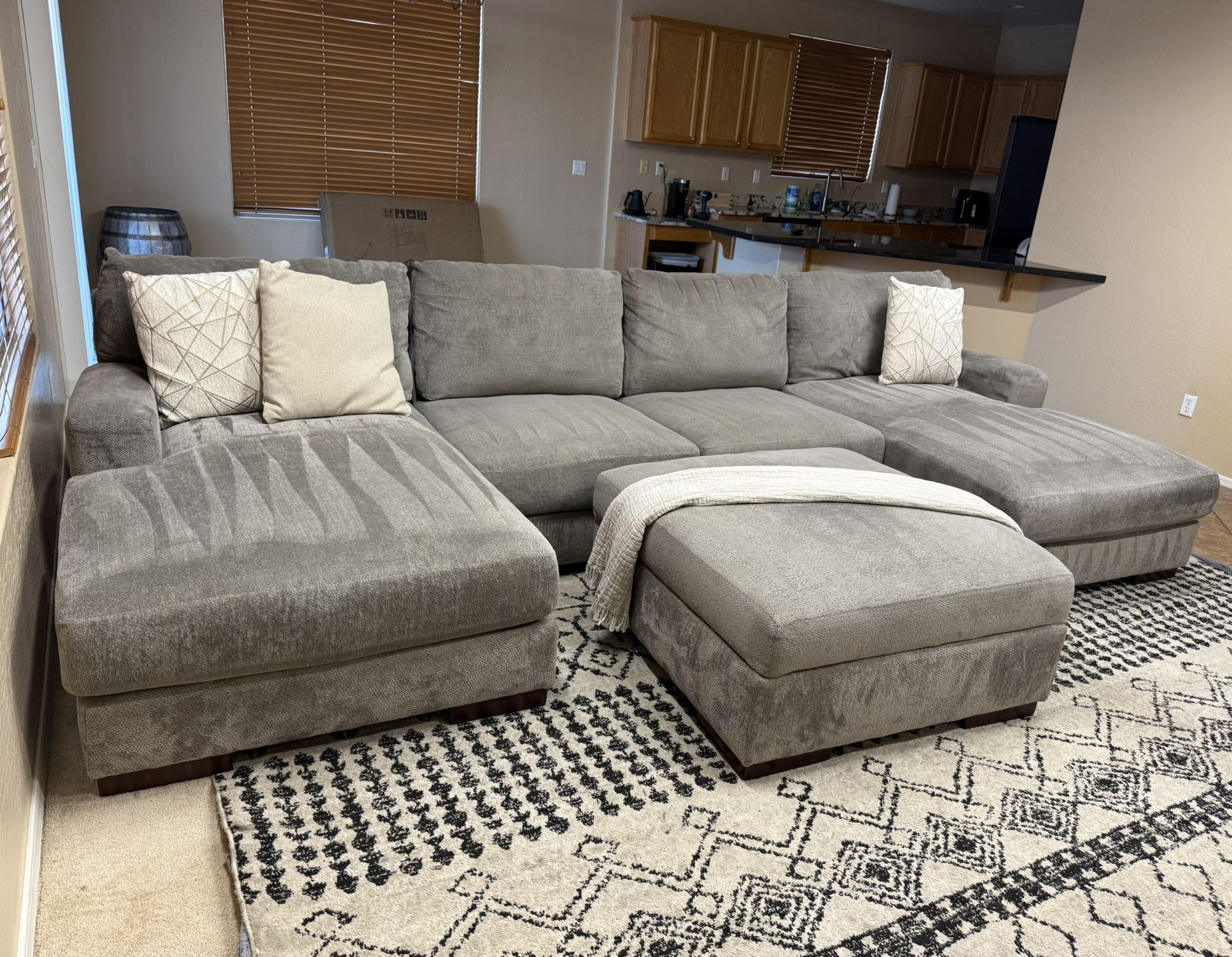 3-Piece Ashley Chaise Sectional W Ottoman