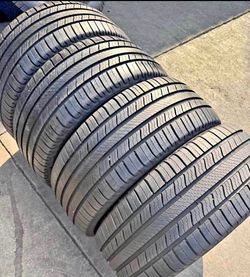 265/65/17 Michelin 📍📍 Vendo un set de llantas con 80% de vida las 4 📍🌟


$180