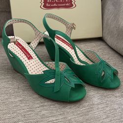 B.A.I.T Green Wedge/sandal