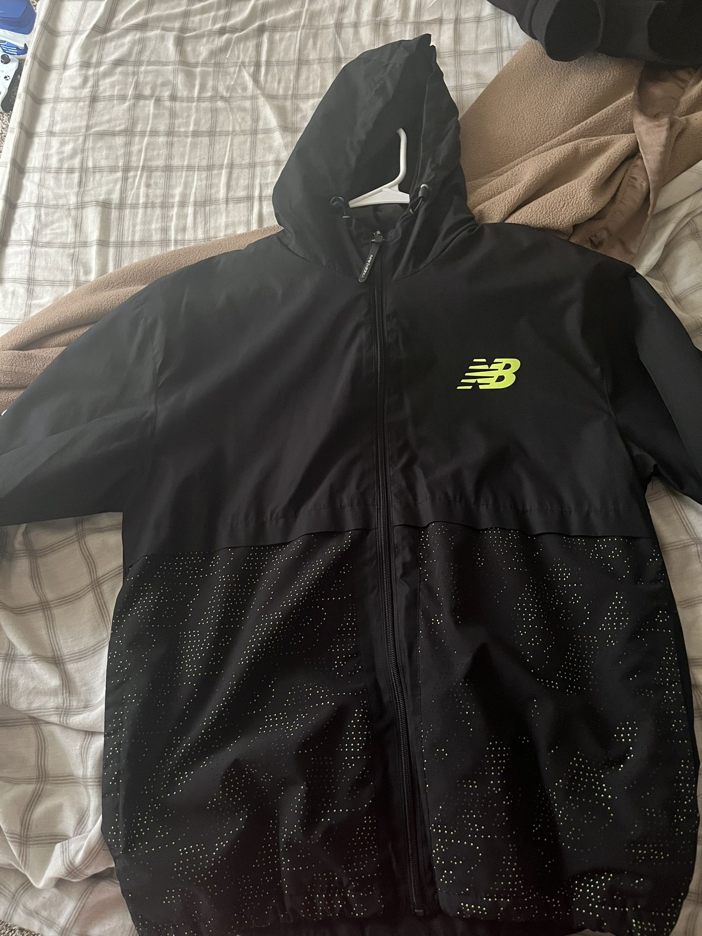 New Balance Windbreaker size Medium Men’s ( Waterproof)