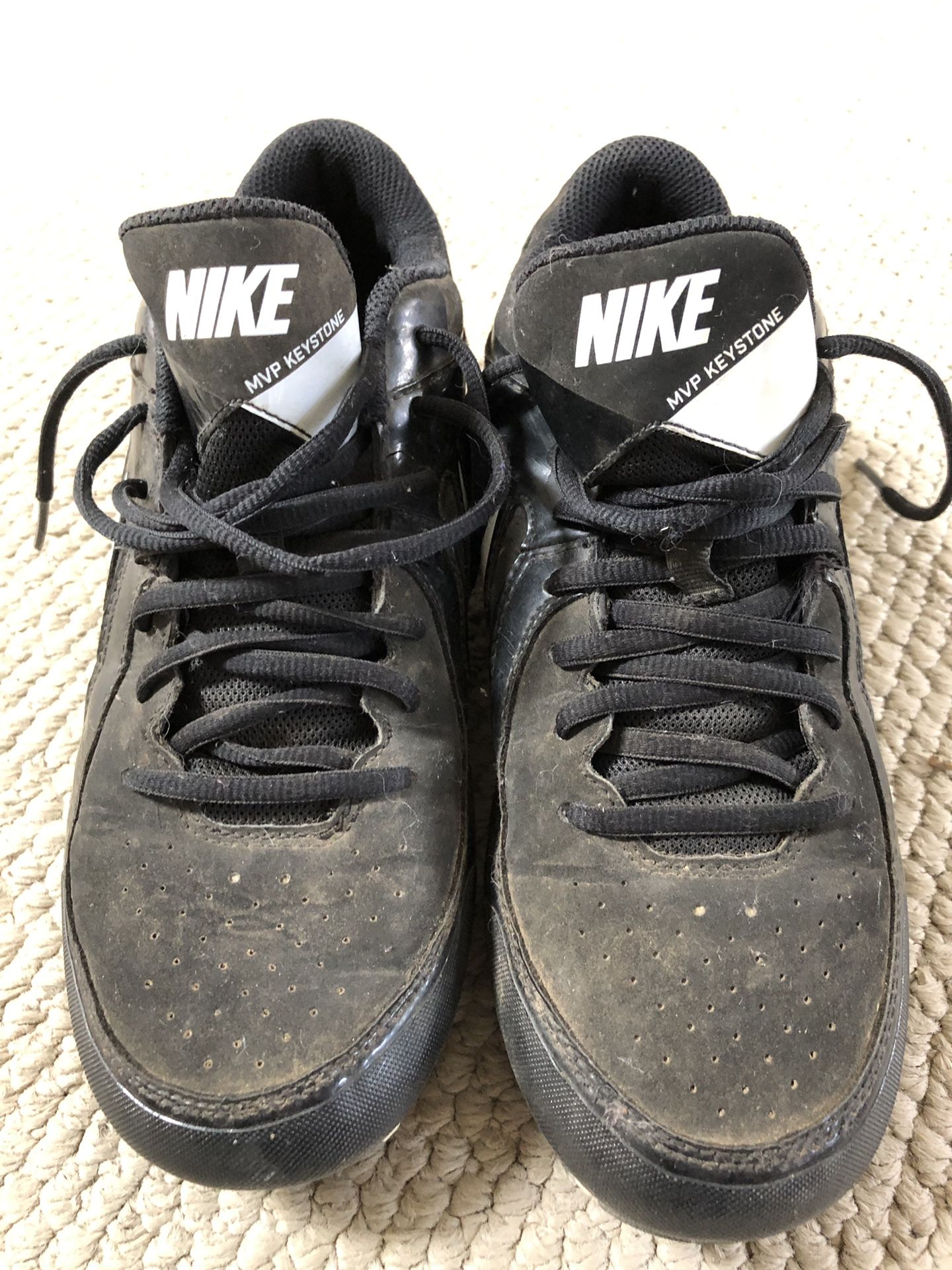 Men’s size 8 Nike Molded Baseball Cleats