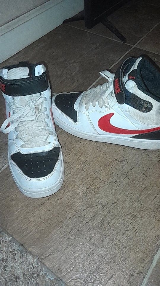 Jordans size 6 youth (too small willing to trade for womens 7)