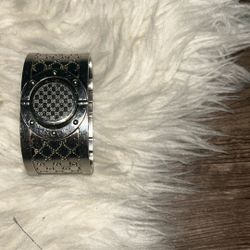 Gucci Timeless Watch