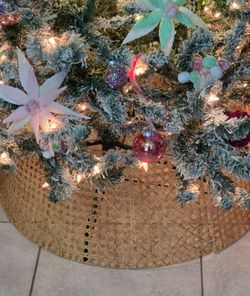 28" Christmas Tree Collar for 4 -7.5ft Artificial Trees .