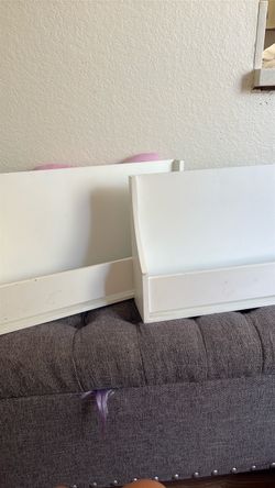 Kids wall book shelves