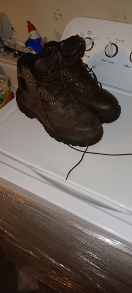 Red Wing Boots 9 Mens 6/10  Con