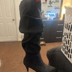 BLACK HIGH BOOTS