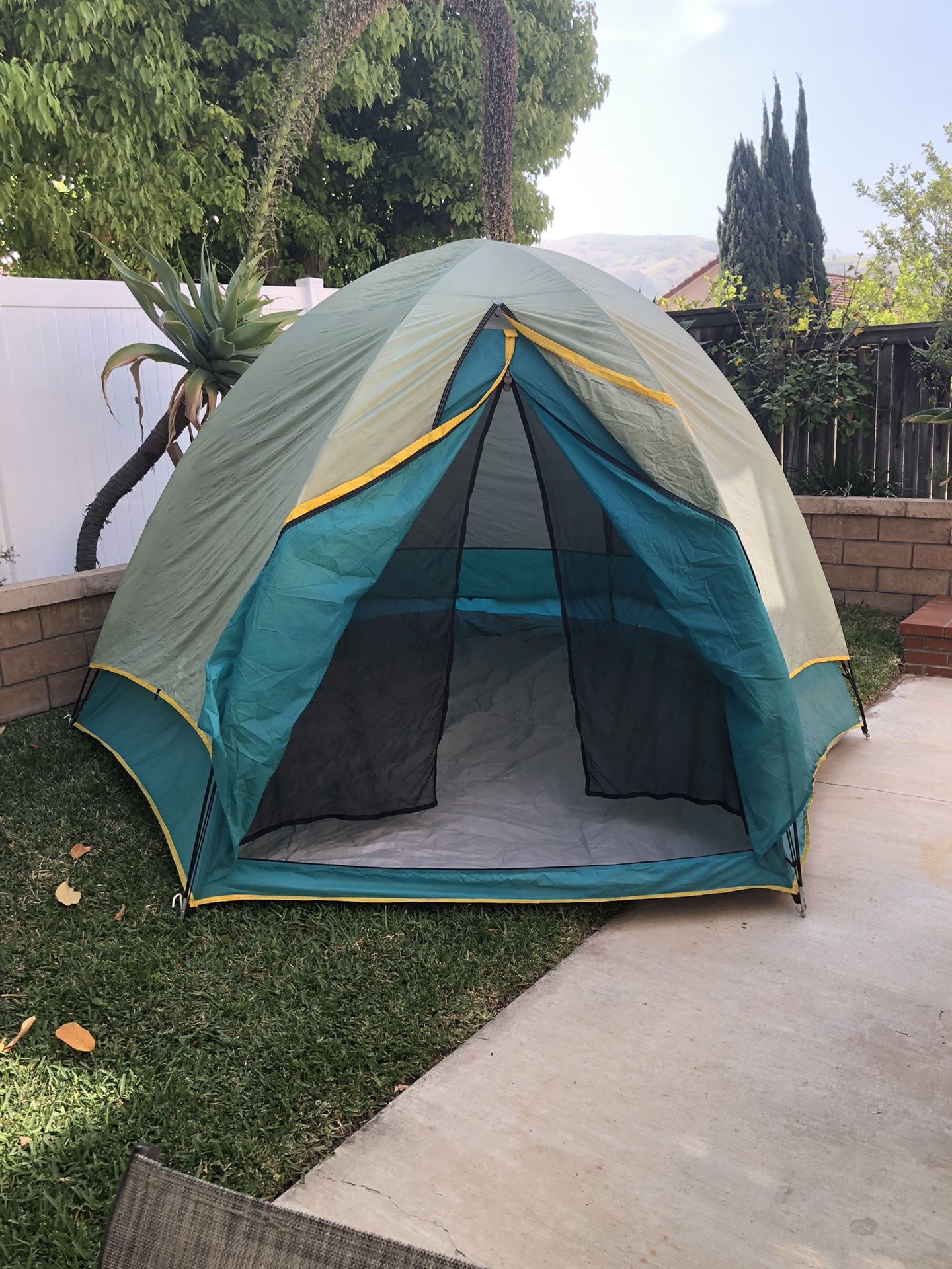 Wenzel Solitude Dome Shape Tent, Family Size