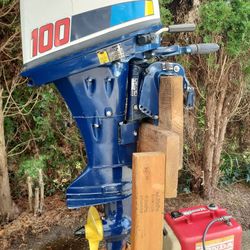 Honda 10 HP 4-Stroke Outboard Motor & Gas Tank 