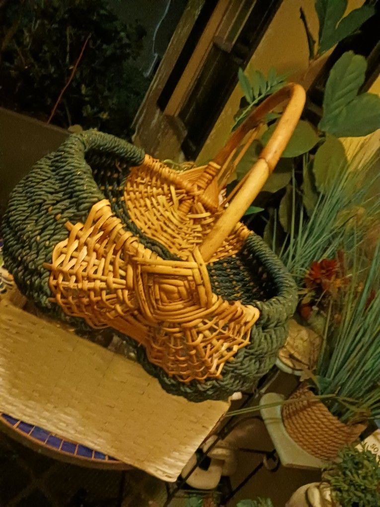 GORGEOUS LARG BASKET 9 FINAL PRICE LOOK MY POST TONS ITEM