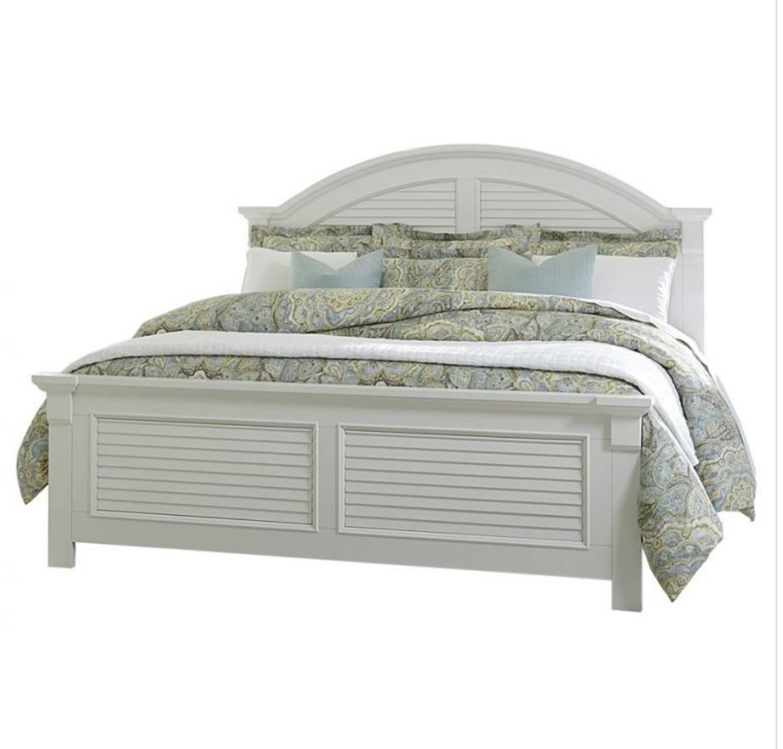 LIBERTY FURNITURE SUMMER HOUSE I QUEEN PANEL BED (3 BOXES) NEW IN BOX