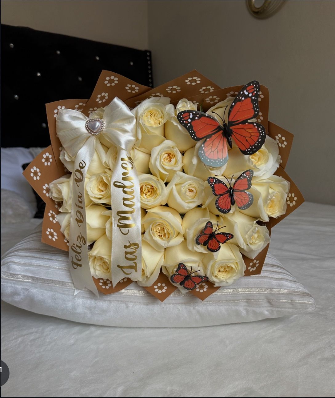 25 White Roses 