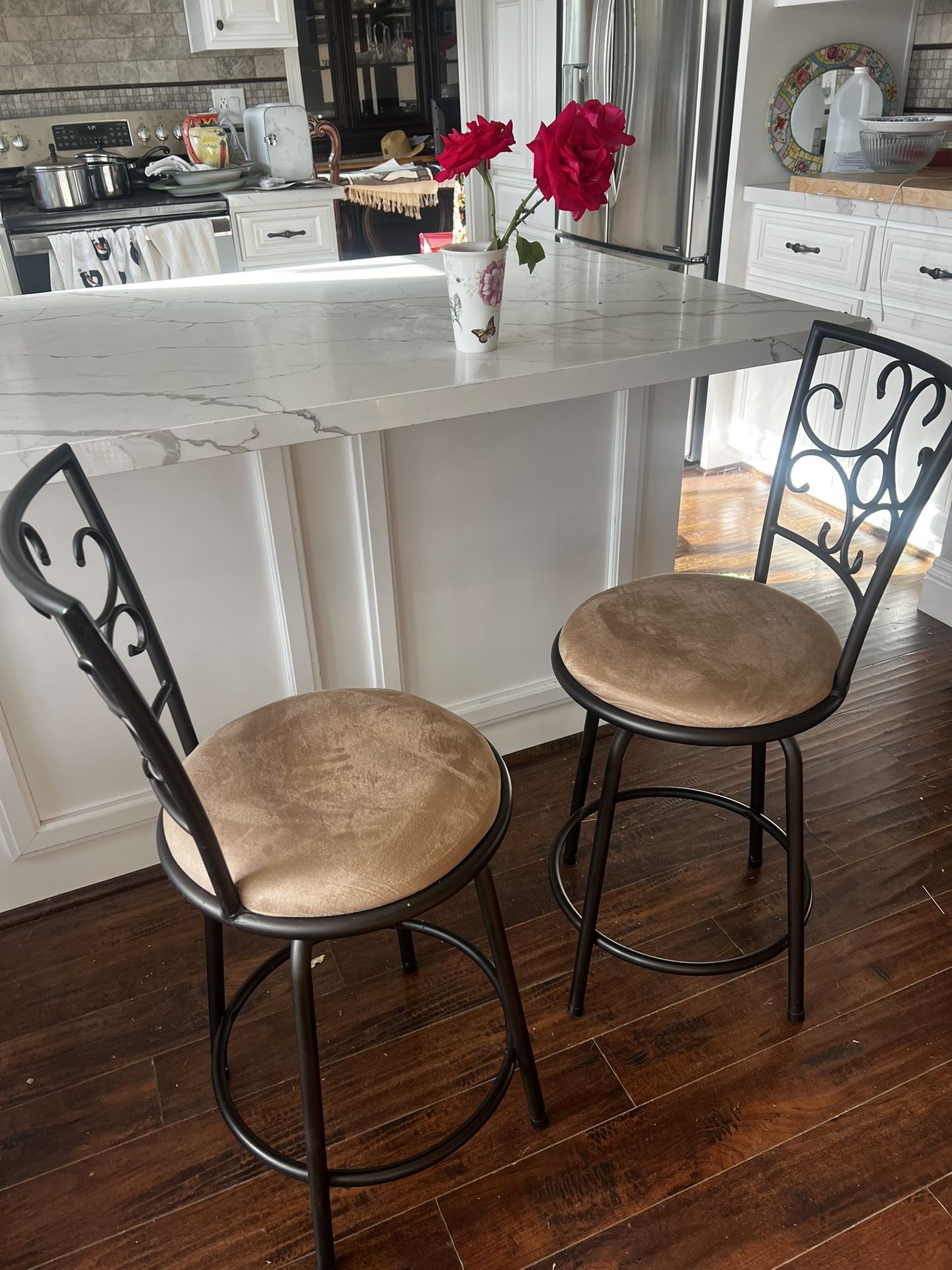 Swivel Counter stools With Back