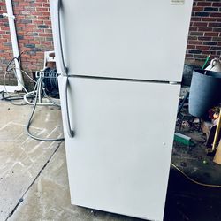 Refrigerator freezer for sale it works perfect will deliver to your home or business drop off