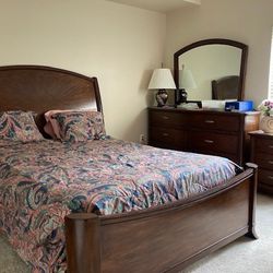 Queen bedroom set - 6 Piece