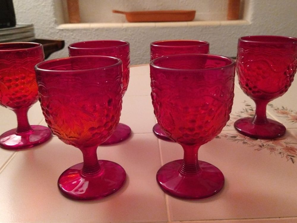 Beautiful Red Vintage Glass Wine Goblets