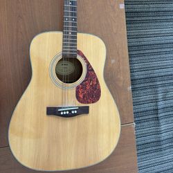 Yamaha F335 Acoustic Guitar. 