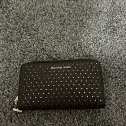 Micheal Kors Star Logo Wristlet