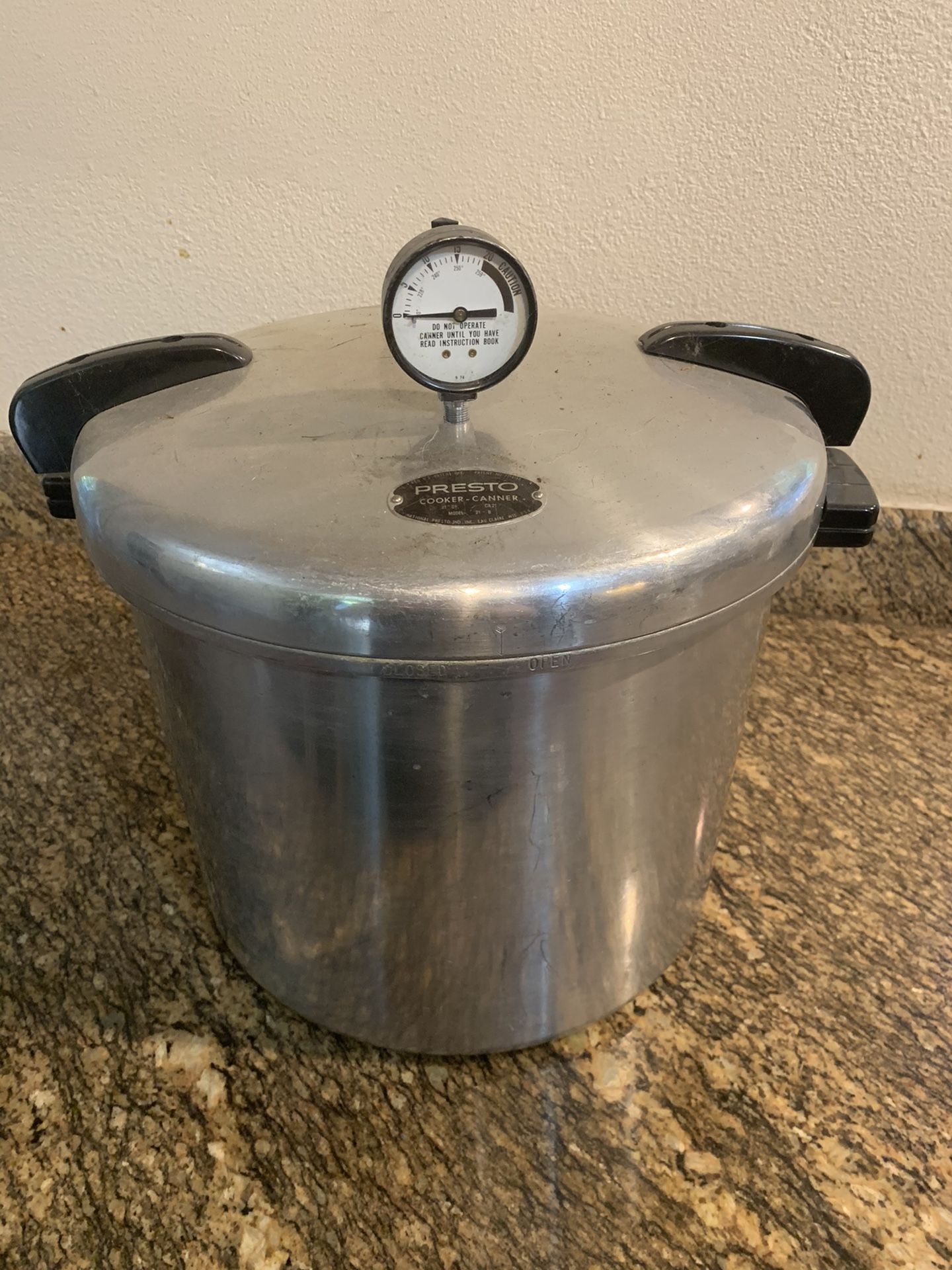 Vintage Presto 21 Quart Pressure Cooker Canner With Rack