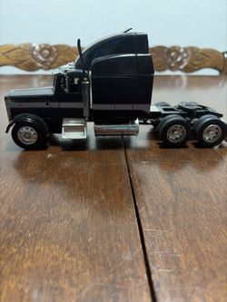 New-Ray 1:32 Peterbilt 379 Semi Tractor - Diecast - OBO