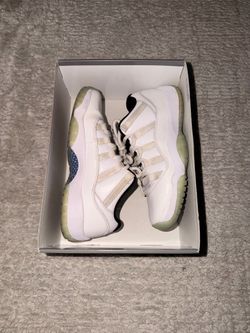 Jordan 11 retro low white/legend blue size 7
