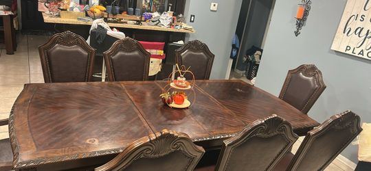 classic table set dinning room