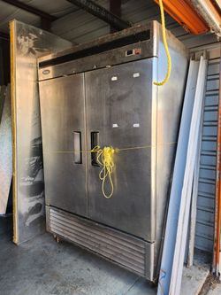 Commercial 2 Door Reach In Cooler Restaurant Refrigerator
