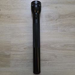 Maglite Flashlight Mag Instrument 4 Cell D Battery, with Bulb, Mag-lite Classic 4D 14.75"
