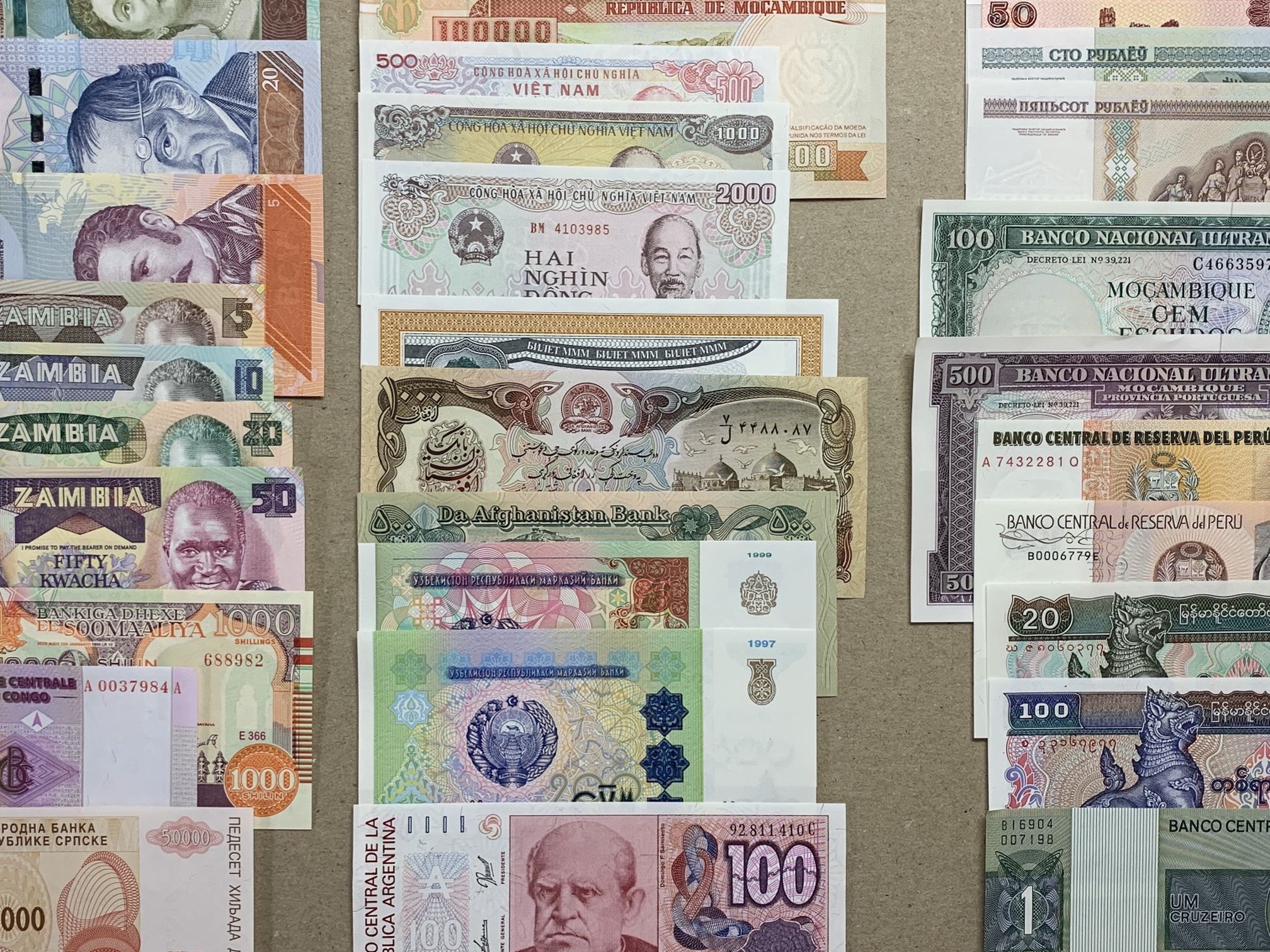 67 PCS World Banknote Currency Set. Venezuela (5), Zambia (6), Somalia, Congo, Bosnia, Mozambique (4), Vietnam (3), Russia, Afghanistan (2), Uzbekista