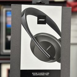 BOSE Noice Cancelling Headphones 700 Series