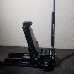 Heavy duty  Husky  3 1/2  Ton Low profile  Floor Jack 