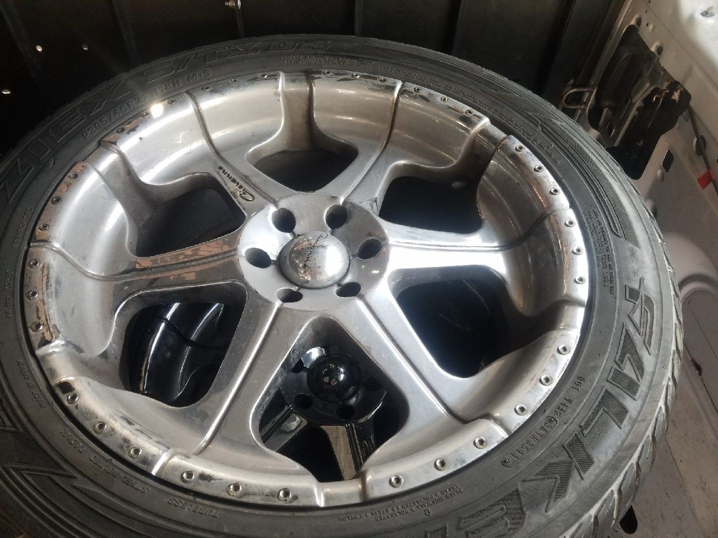 Giovanna abruzzo 22" wheels for Ford/Lincoln 6 lug