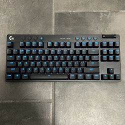 Wireless Logitech Gaming Keyboard and Mouse