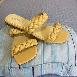 Soda brand sandals, size 7, new..