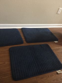Like new 3 Pc Pc memory foam bath rug Mohawk brand all 3 for $15