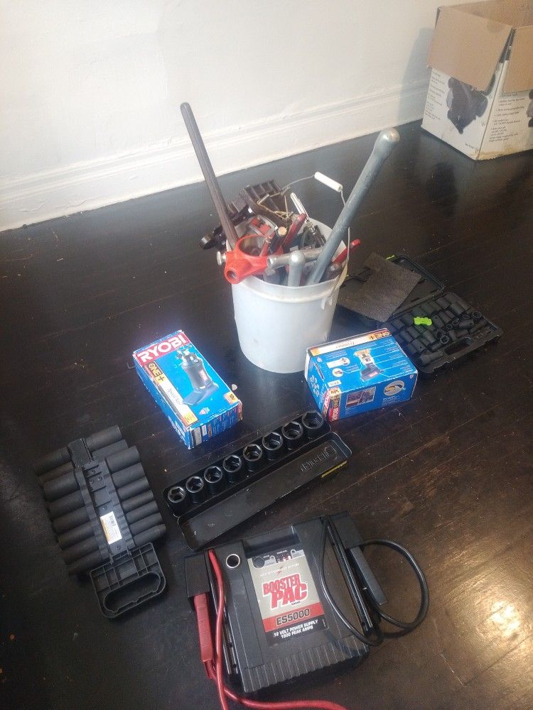 Tools Along With Booster Pack Es5000 Charger With 1500 Cranking Amps And Everything Else You See Pictured