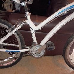 Schwinn Women's 26" Midtown Comfort Bike. 