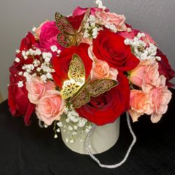 Flower Arrangements/ Arreglo De Flores