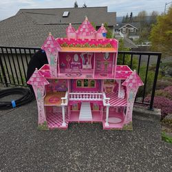 Giant barbie doll house