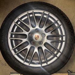 20-inch Porsche Cayenne RS Spyder design wheel.