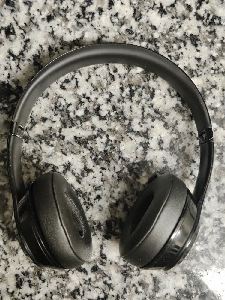 Beats Solo3 Wireless Bluetooth Headphones