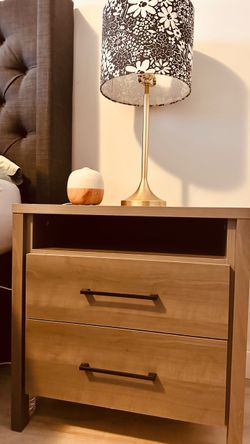 2 nightstands