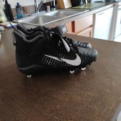 9.5 Nike Alpha Football Cleats 