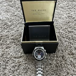 TED BAKER MEN’S STAINLESS STEEL WATCH & JAPANESE QUARTZ/BLACK HAND DIAL WITH 3 CHRONOGRAPH SUB DIALS