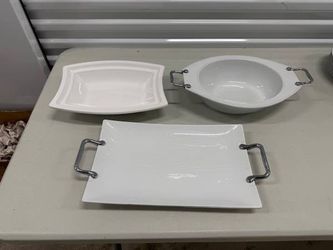 Set of 3 white serving dishes