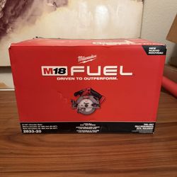 Milwaukee M18 Fuel 6.5” Circular Saw 
