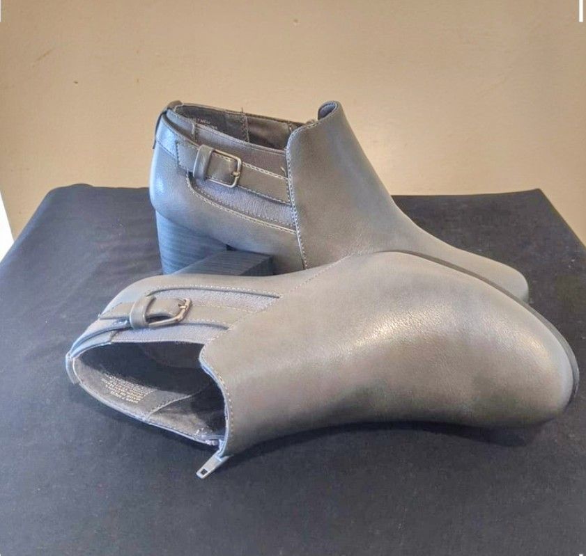 Croft & Barrow Charcoal Gray Ankle Boots with Buckle Detail - Size 8