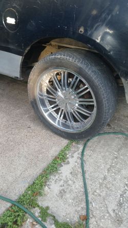 22 inch rims with tires used (normal wer)