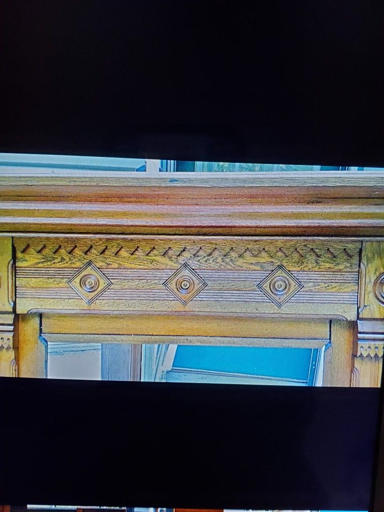 Mantle / Solid Wood / Antique