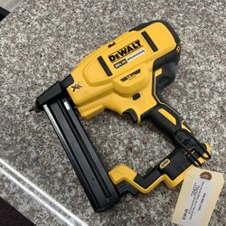 Dewalt 20v XR Brushless 18GA Narrow Crown Stapler 
